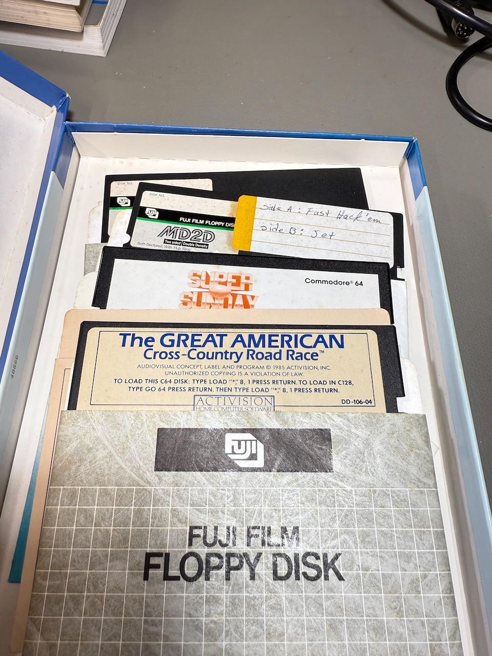 Contents of the Super Sunday box: the Super Sunday C64 disk, but also The Great American Cross-Country Road Race and two other disks